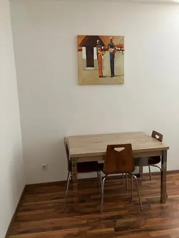 Vermietung Moskovic شقة *